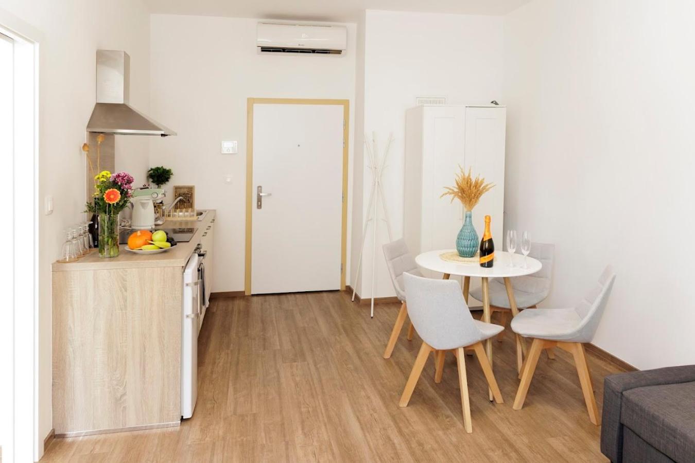 Boutique Flat In Old Town Apartment Bratislava Ngoại thất bức ảnh